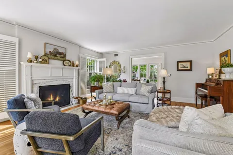 $2,200,000 | 2240 West Lake Of The Isles Parkway, Minneapolis, MN 55405