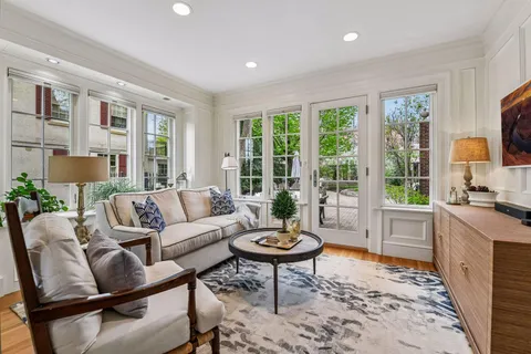$2,200,000 | 2240 West Lake Of The Isles Parkway, Minneapolis, MN 55405