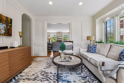 $2,200,000 | 2240 West Lake Of The Isles Parkway, Minneapolis, MN 55405