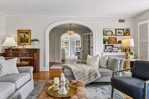 $2,200,000 | 2240 West Lake Of The Isles Parkway, Minneapolis, MN 55405