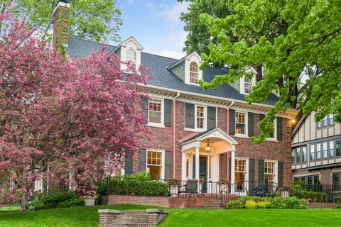 $2,200,000 | 2240 West Lake Of The Isles Parkway, Minneapolis, MN 55405