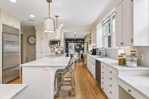 $2,200,000 | 2240 West Lake Of The Isles Parkway, Minneapolis, MN 55405