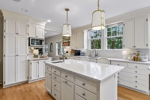 $2,200,000 | 2240 West Lake Of The Isles Parkway, Minneapolis, MN 55405