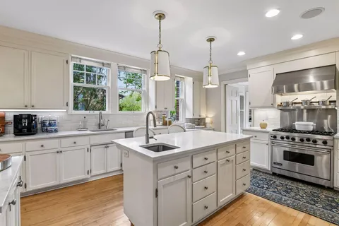 $2,200,000 | 2240 West Lake Of The Isles Parkway, Minneapolis, MN 55405