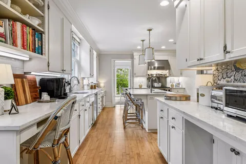 $2,200,000 | 2240 West Lake Of The Isles Parkway, Minneapolis, MN 55405