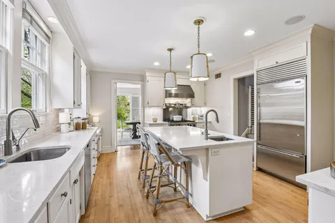 $2,200,000 | 2240 West Lake Of The Isles Parkway, Minneapolis, MN 55405