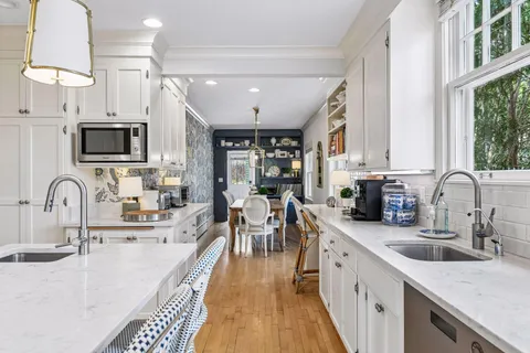 $2,200,000 | 2240 West Lake Of The Isles Parkway, Minneapolis, MN 55405