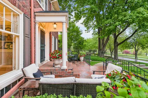 $2,200,000 | 2240 West Lake Of The Isles Parkway, Minneapolis, MN 55405