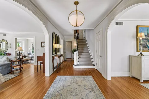 $2,200,000 | 2240 West Lake Of The Isles Parkway, Minneapolis, MN 55405