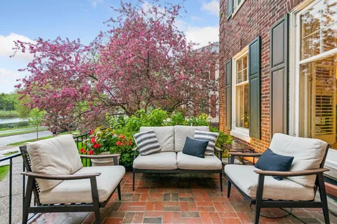 $2,200,000 | 2240 West Lake Of The Isles Parkway, Minneapolis, MN 55405