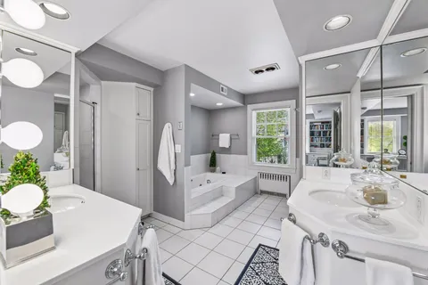 $2,200,000 | 2240 West Lake Of The Isles Parkway, Minneapolis, MN 55405