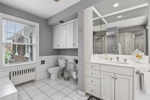 $2,200,000 | 2240 West Lake Of The Isles Parkway, Minneapolis, MN 55405