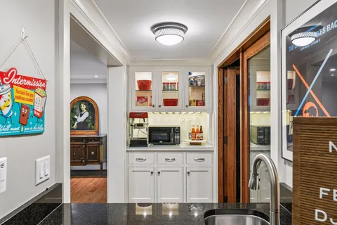 $2,200,000 | 2240 West Lake Of The Isles Parkway, Minneapolis, MN 55405