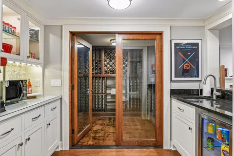 $2,200,000 | 2240 West Lake Of The Isles Parkway, Minneapolis, MN 55405