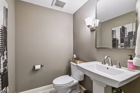 $2,200,000 | 2240 West Lake Of The Isles Parkway, Minneapolis, MN 55405