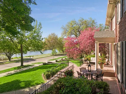 $2,200,000 | 2240 West Lake Of The Isles Parkway, Minneapolis, MN 55405