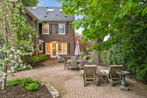 $2,200,000 | 2240 West Lake Of The Isles Parkway, Minneapolis, MN 55405
