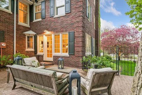 $2,200,000 | 2240 West Lake Of The Isles Parkway, Minneapolis, MN 55405