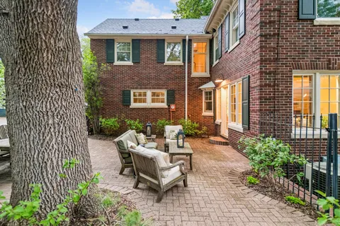 $2,200,000 | 2240 West Lake Of The Isles Parkway, Minneapolis, MN 55405