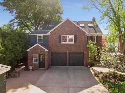$2,200,000 | 2240 West Lake Of The Isles Parkway, Minneapolis, MN 55405