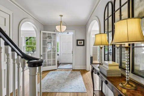 $2,200,000 | 2240 West Lake Of The Isles Parkway, Minneapolis, MN 55405