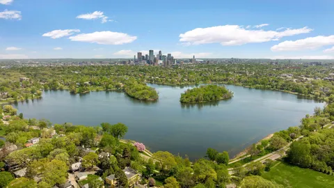 $2,200,000 | 2240 West Lake Of The Isles Parkway, Minneapolis, MN 55405