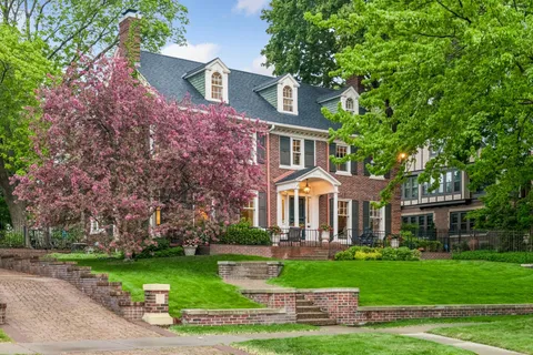 $2,200,000 | 2240 West Lake Of The Isles Parkway, Minneapolis, MN 55405