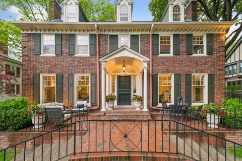 $2,200,000 | 2240 West Lake Of The Isles Parkway, Minneapolis, MN 55405