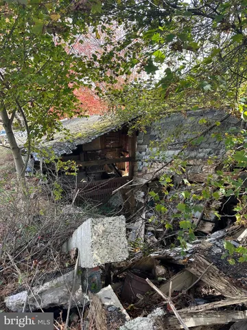 a view of a tennis court