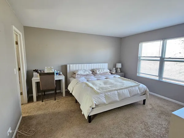 $2,150 | 4012 Blackstone Drive, Aurora, IL 60504