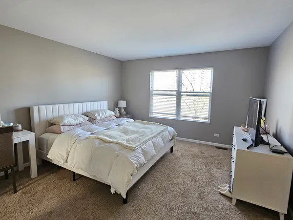 $2,150 | 4012 Blackstone Drive, Aurora, IL 60504