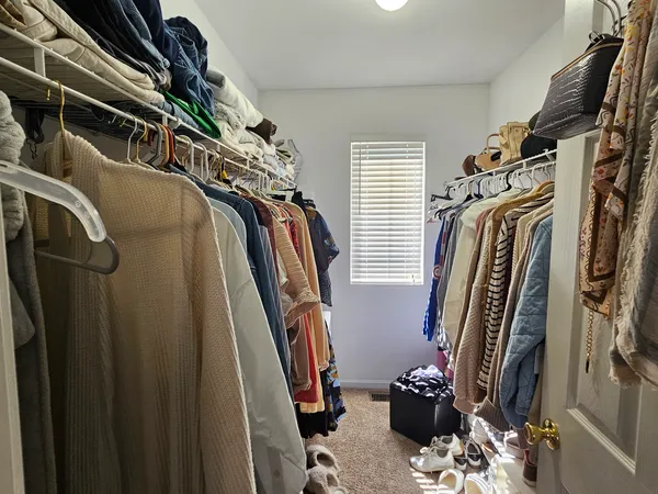 $2,150 | 4012 Blackstone Drive, Aurora, IL 60504