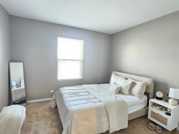 $2,150 | 4012 Blackstone Drive, Aurora, IL 60504