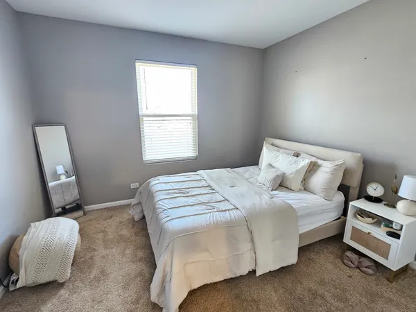 $2,150 | 4012 Blackstone Drive, Aurora, IL 60504