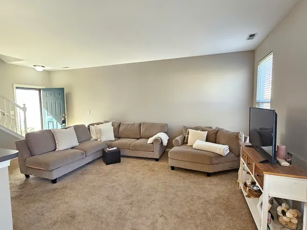 $2,150 | 4012 Blackstone Drive, Aurora, IL 60504