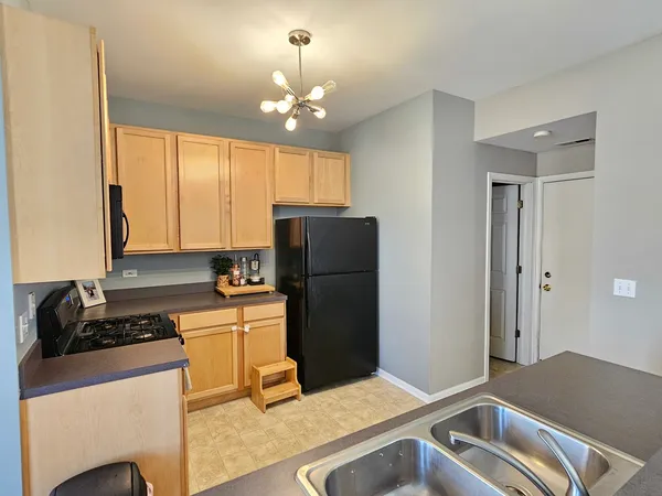 $2,150 | 4012 Blackstone Drive, Aurora, IL 60504