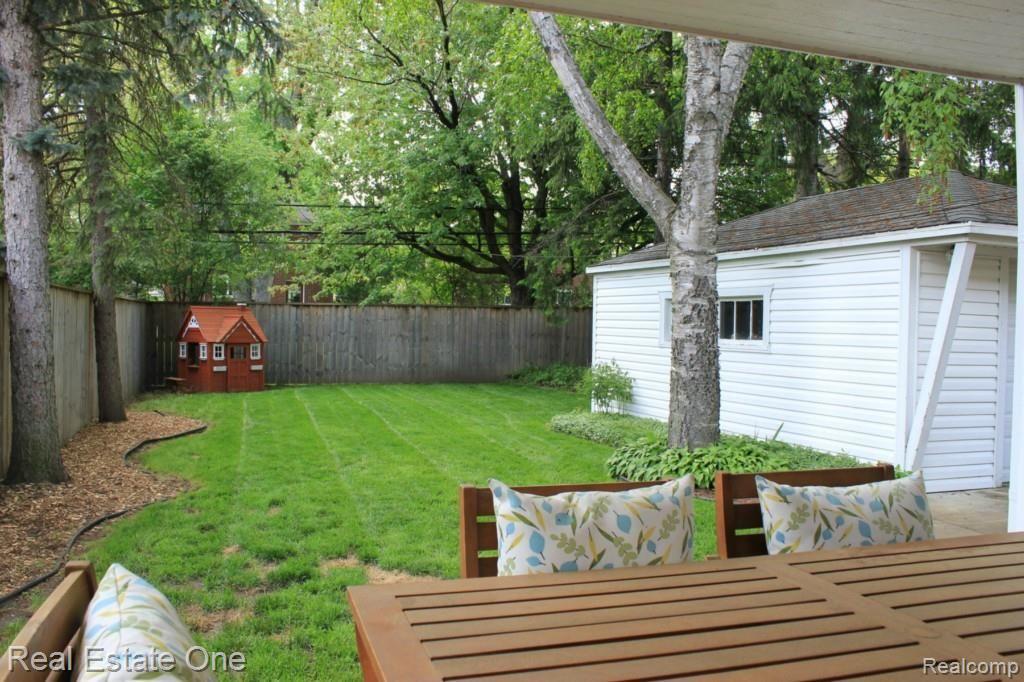 1666 Mansfield Road Birmingham, MI 48009 - Photo 30 of 33 Backyard View 1