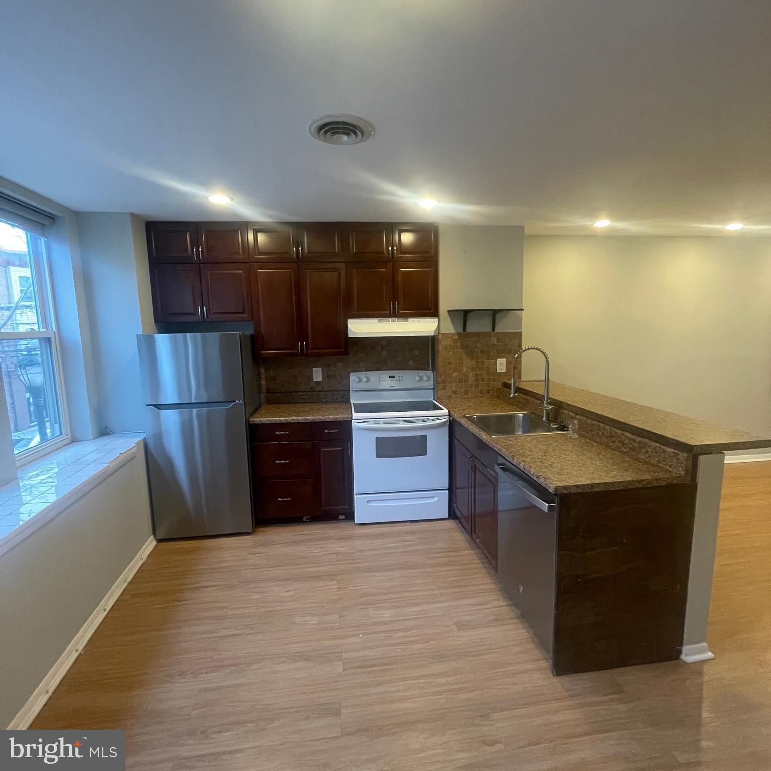 764-66 South 4th Street, Unit 1 Philadelphia, PA 19147 - Photo 3 of 9