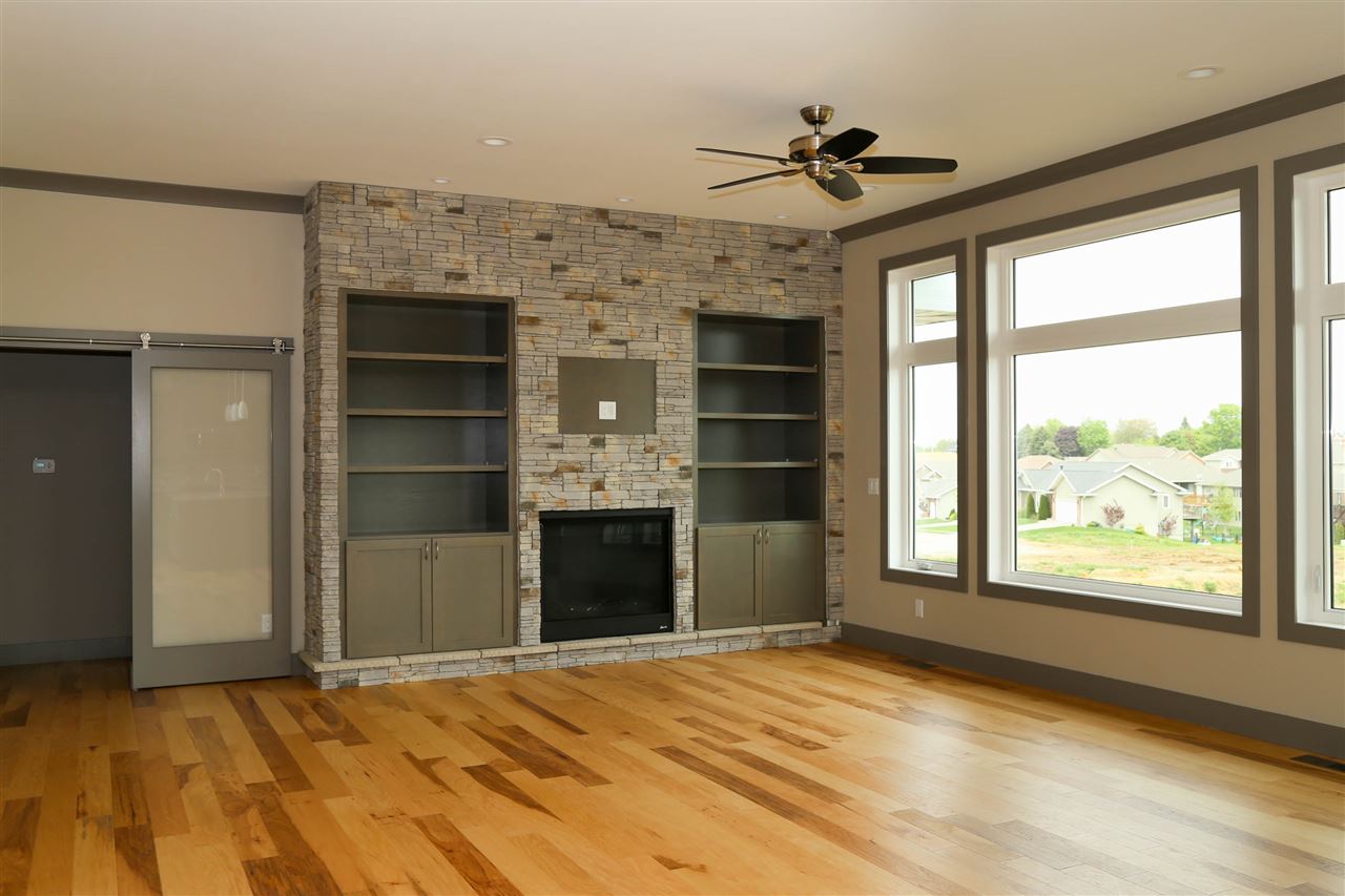 2242 Antler Ridge Drive Dubuque, IA 52002 - Photo 2 of 25 Gallery Image 2