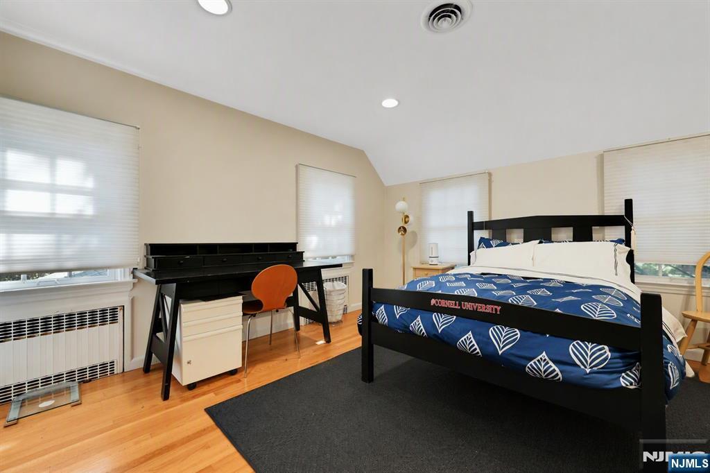 626 Sunderland Road Teaneck, NJ 07666 - Photo 25 of 40 Gallery Image 25
