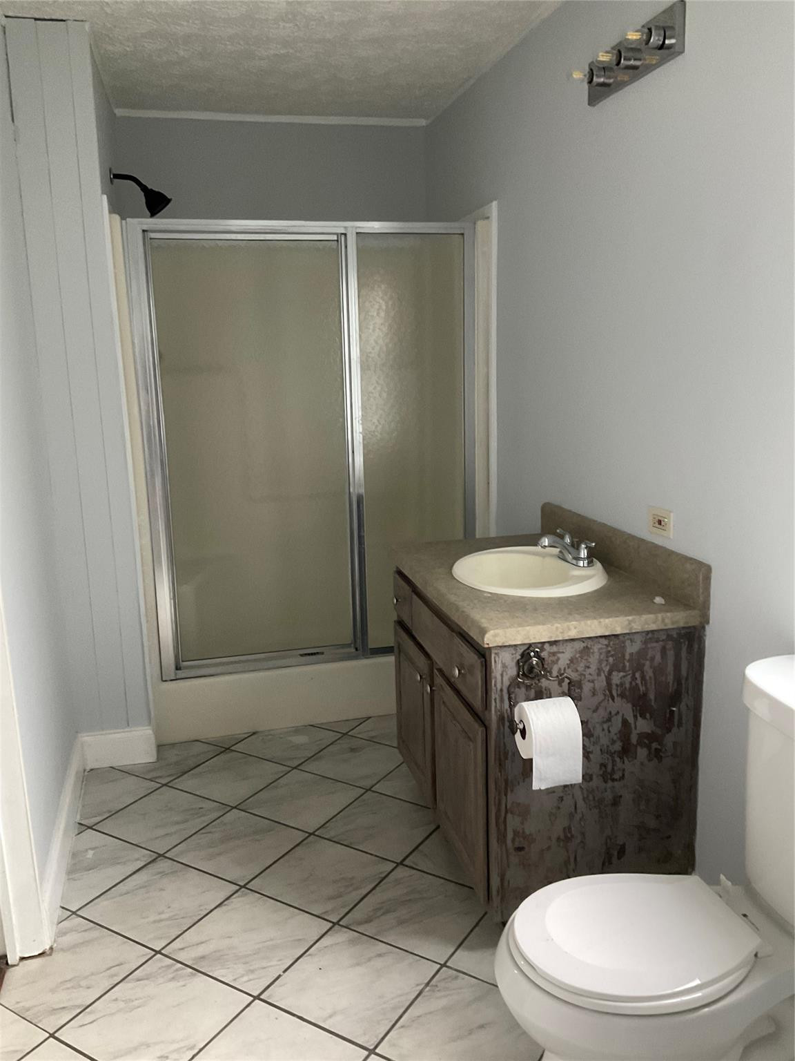 2521 Southeast 33rd Street Okeechobee, FL 34974 - Photo 19 of 26 Master bathroom