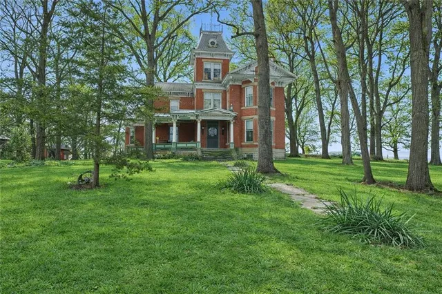 $295,000 | 709 Herring Street, Brunswick, MO 65236