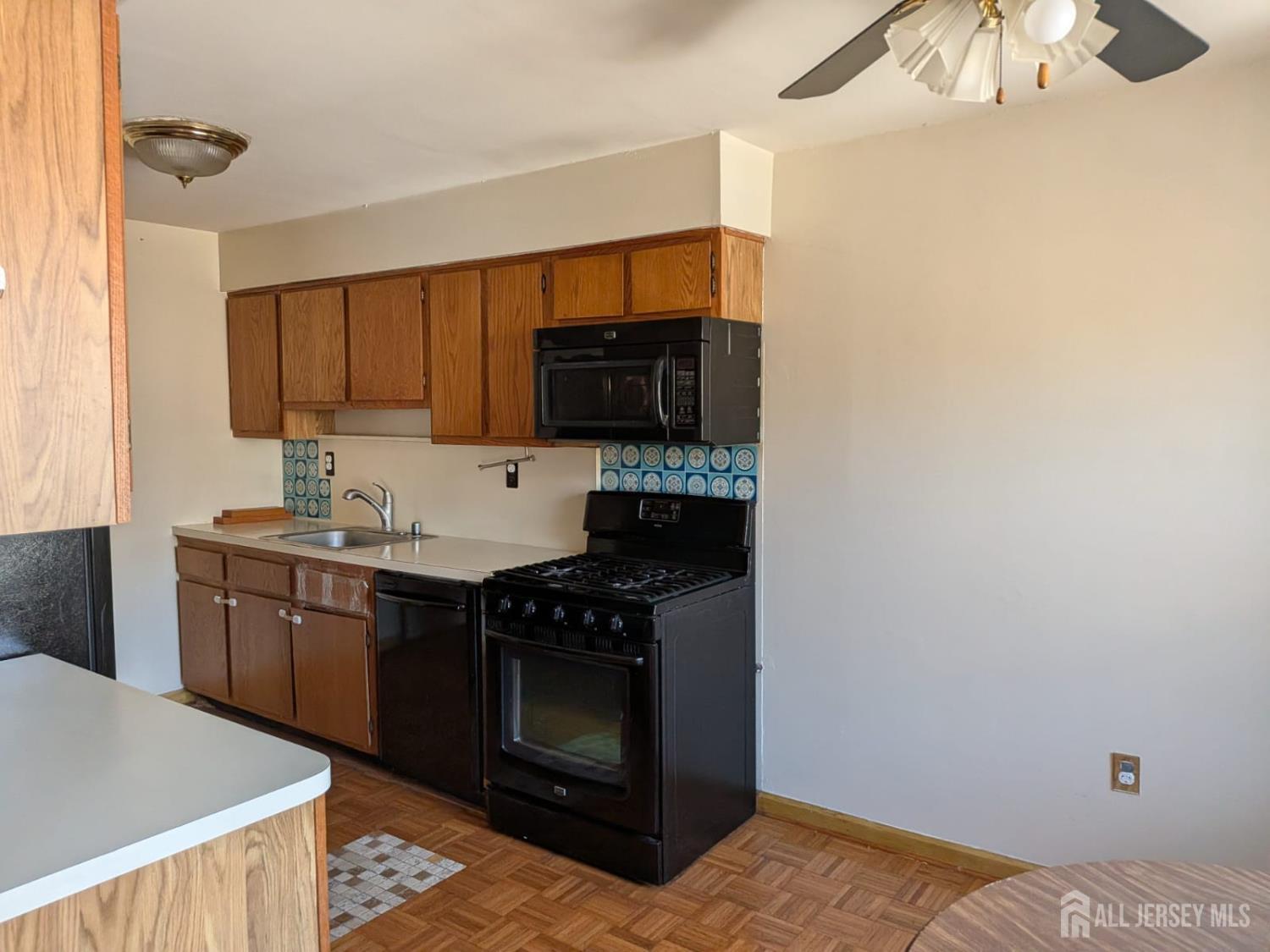 1714 Raspberry Court Edison, NJ 08817 - Photo 4 of 15