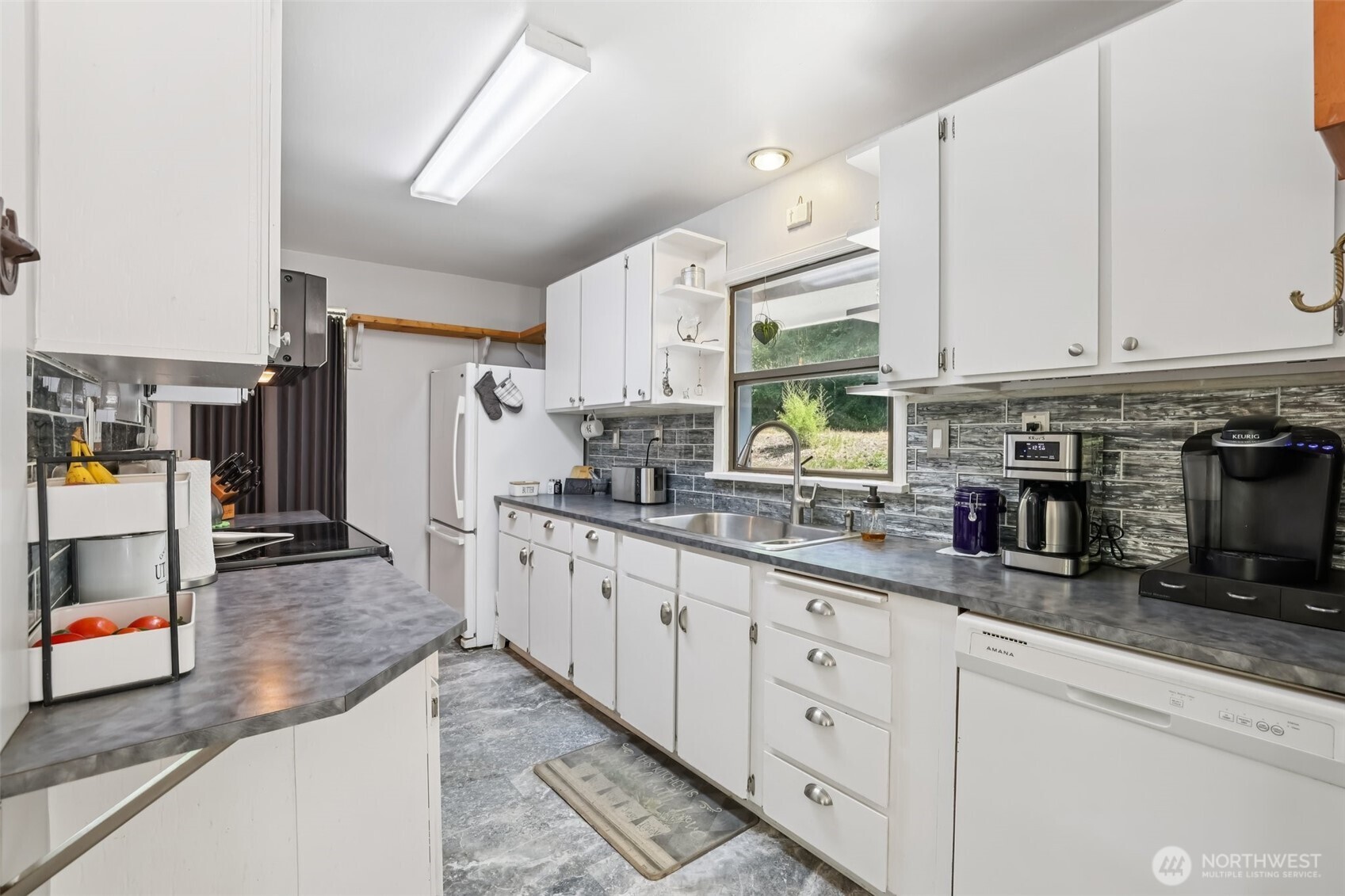 17209 West Riverside Drive Bothell, WA 98011 - Photo 9 of 40 Gallery Image 9