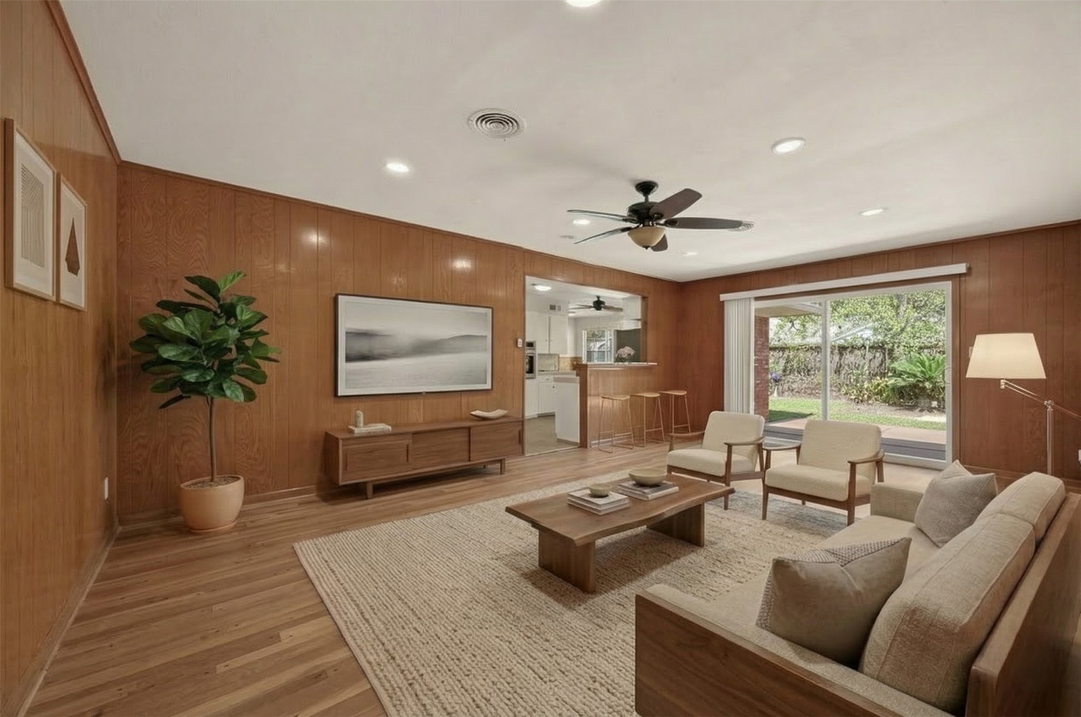 5646 Hazen Street Houston, TX 77081 - Photo 12 of 43 *This room is virtually staged