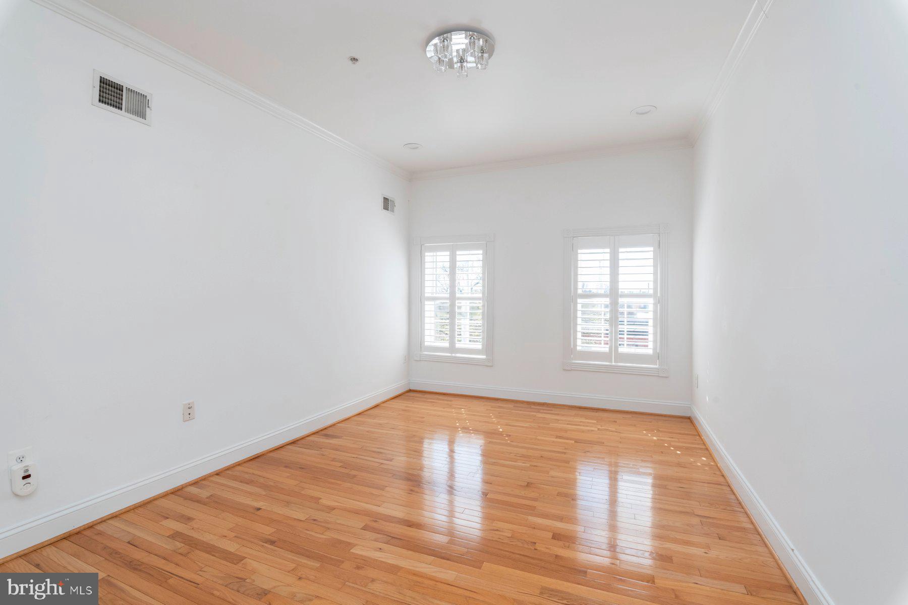1237 William Street Baltimore, MD 21230 - Photo 20 of 34 a view of empty room with wooden floor and fan