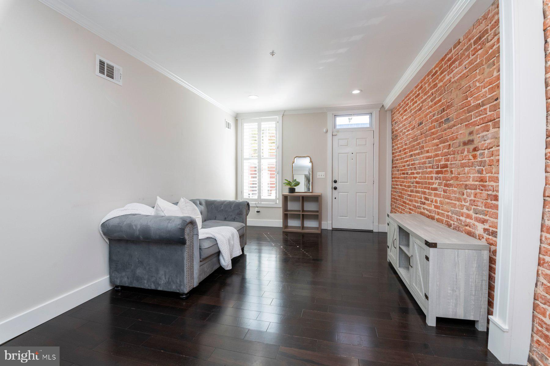 1237 William Street Baltimore, MD 21230 - Photo 10 of 34 a room with furniture and wooden floor