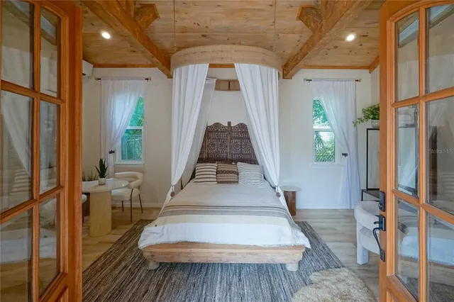 $3,800 | 229 East 6th Avenue, Mount Dora, FL 32757