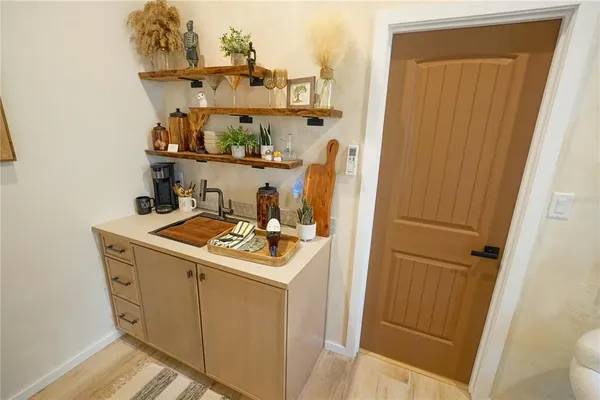 $4,200 | 229 East 6th Avenue, Mount Dora, FL 32757