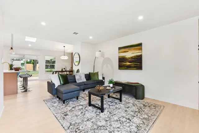 $649,500 | 7503 Carriage Drive, Austin, TX 78752